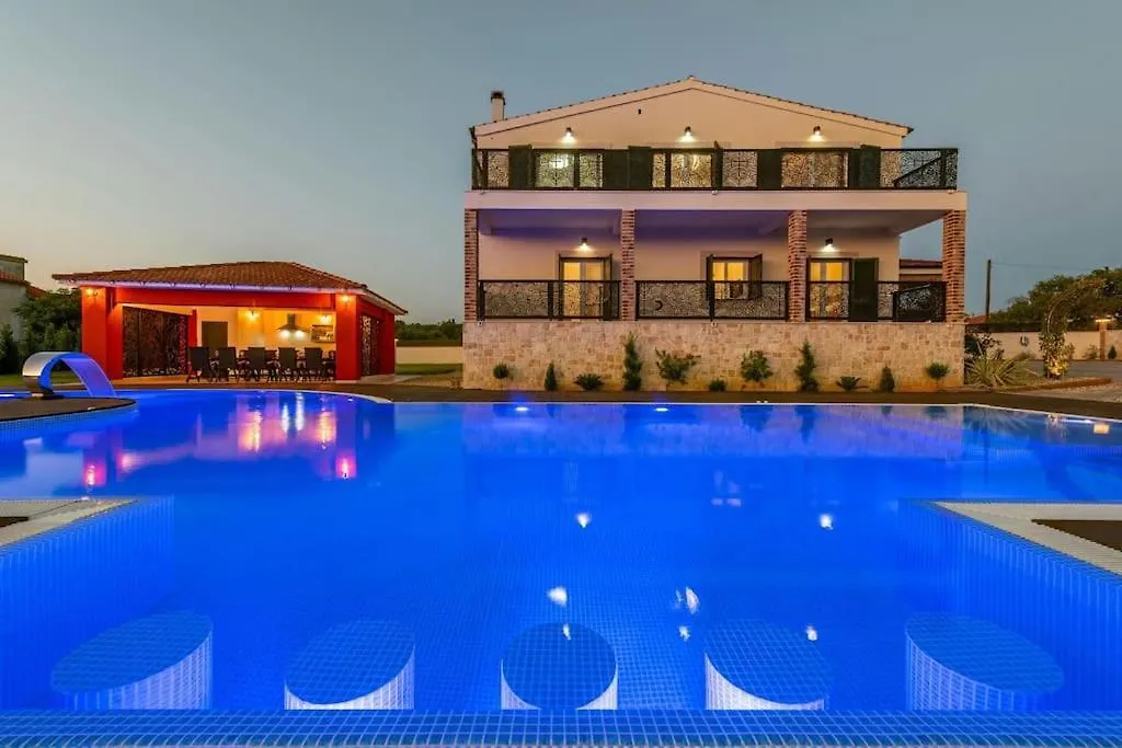 Villa Leon Visocane 0*,  Croatia